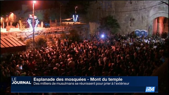 Esplanade des mosquées - Mont du temple: des milliers de musulmans se réunissent pour prier à l'extérieur