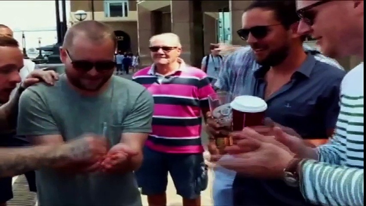 Telefonu nehire atan adamdan muazzam illüzyon gösterisi