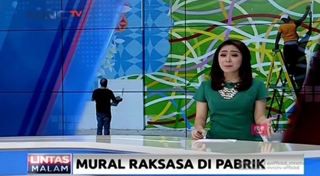 Puluhan Seniman di Rusia Buat Lukisan Mural di Dinding Pabrik