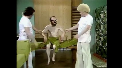 Benny Hill Musical Mayhem (The Transistor Radio) (1976)