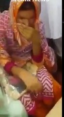 مین بازار ڈسکہ میں عورتین کپڑا چوری کرتی پکڑی گئی تو دیکھیں اس بیغرت دوکانداروں نے اس کے ساتھ کیا کیا》》کیا یہ طریقہ صیح تھا یا غلط