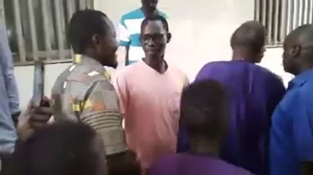 MIKA BA TETE DE LISTE BBY GUEDIAWAYE HUMILIé PAR LES JEUNES QUI SCANDENT GACKOU, GACKOU