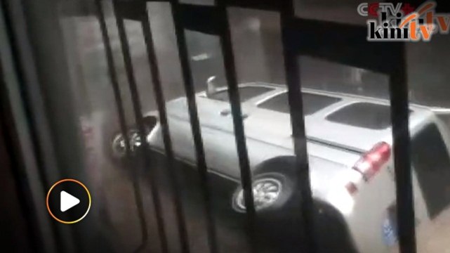 Flash floods sweeps away vehicles in China