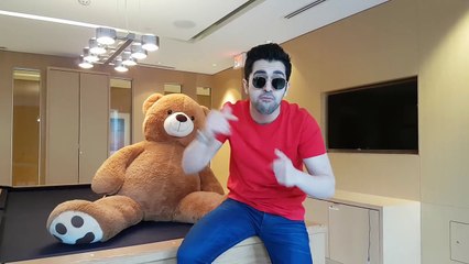 GIANT TEDDY BEAR SCARE PRANK ON GIRLFRIEND!!