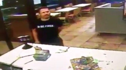 Taco Bell Customer Goes Ballistic When He Gets Wrong Order And Smashes Fish Tank