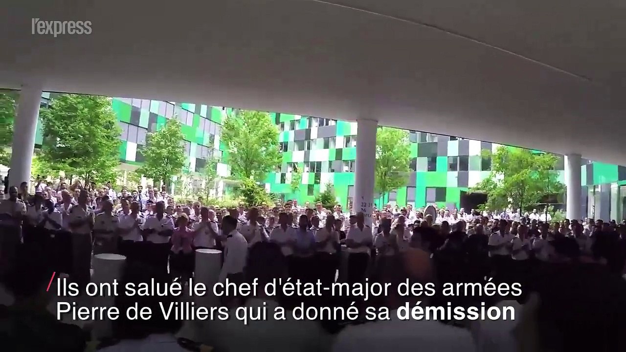 "Merci": le vibrant hommage des militaires au général de Villiers