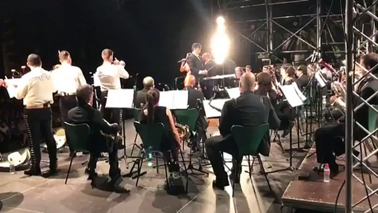 Nuria Fergó en el concierto de Brakaldo de su gira "México Lindo Sinfónico"