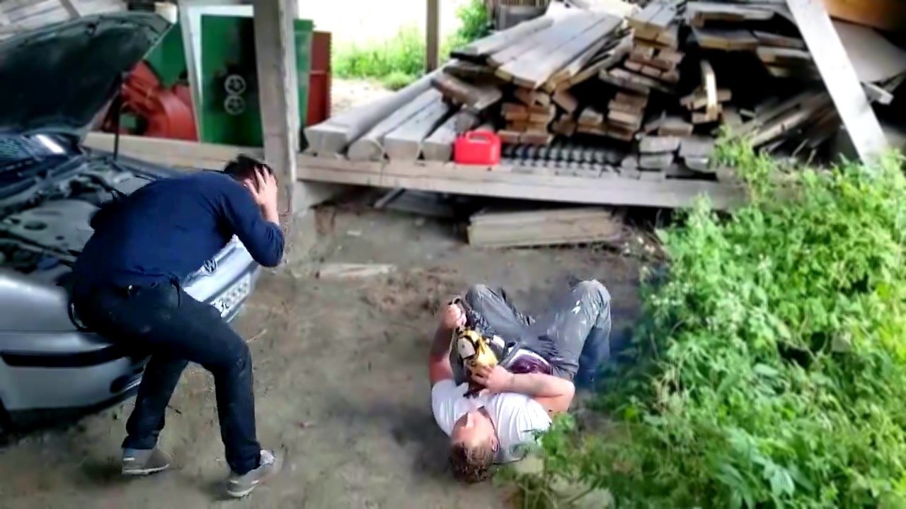 Une blague avec une tronçonneuse