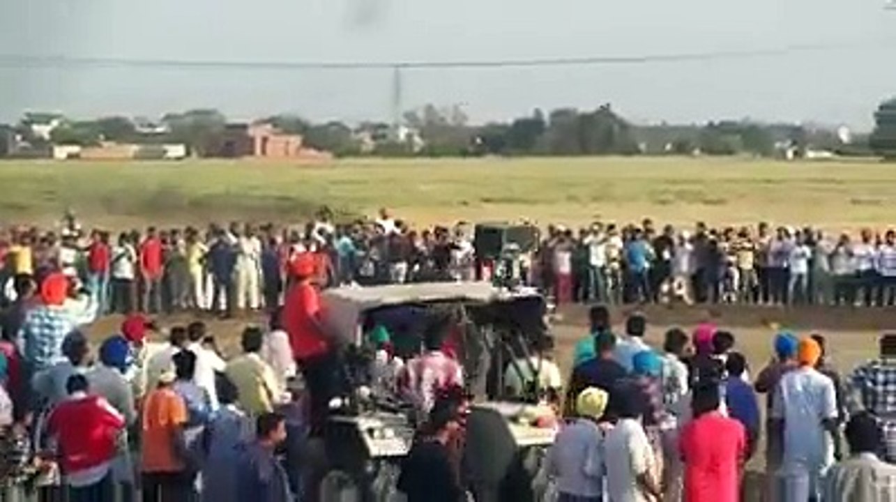 Stunt with a tractor a man stunt like a lion with a tractor you never seen  like this because only panjabis do them mus