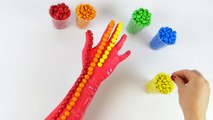 СЕМЬЯ ПАЛЬЧИКОВ НА РУССКОМ и конфеты M&Ms Песенка про пальчики Finger Family Учим цвета.