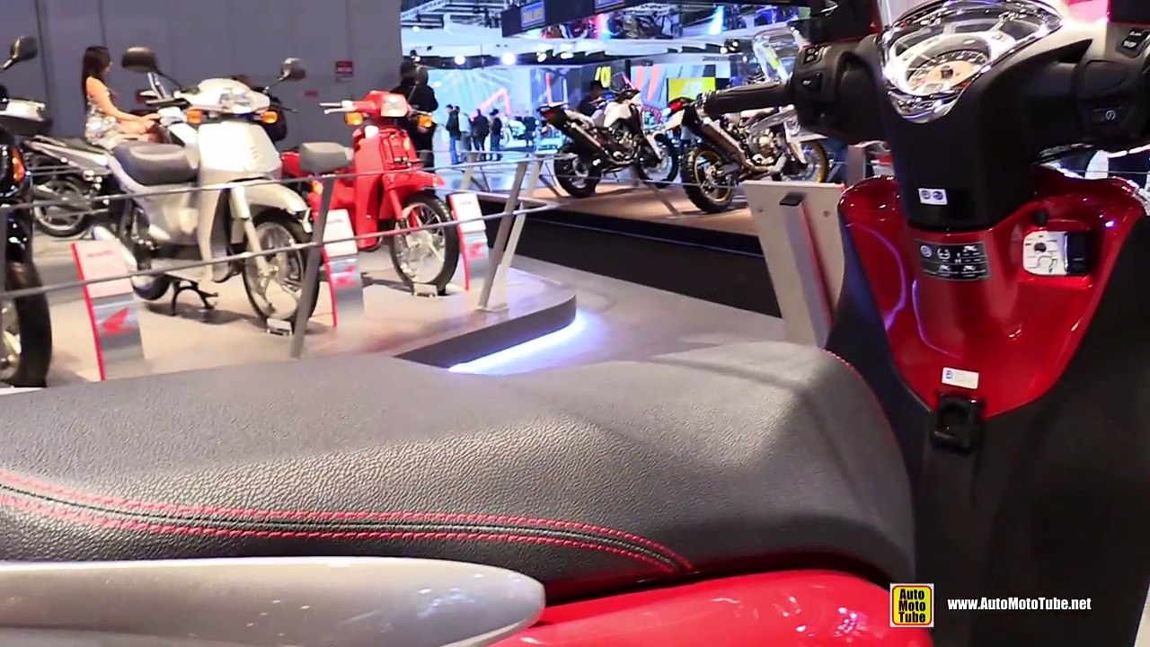 2017 Honda SH Mode 125 CBS Scooter - Walkaround - 2016 EICMA Milan