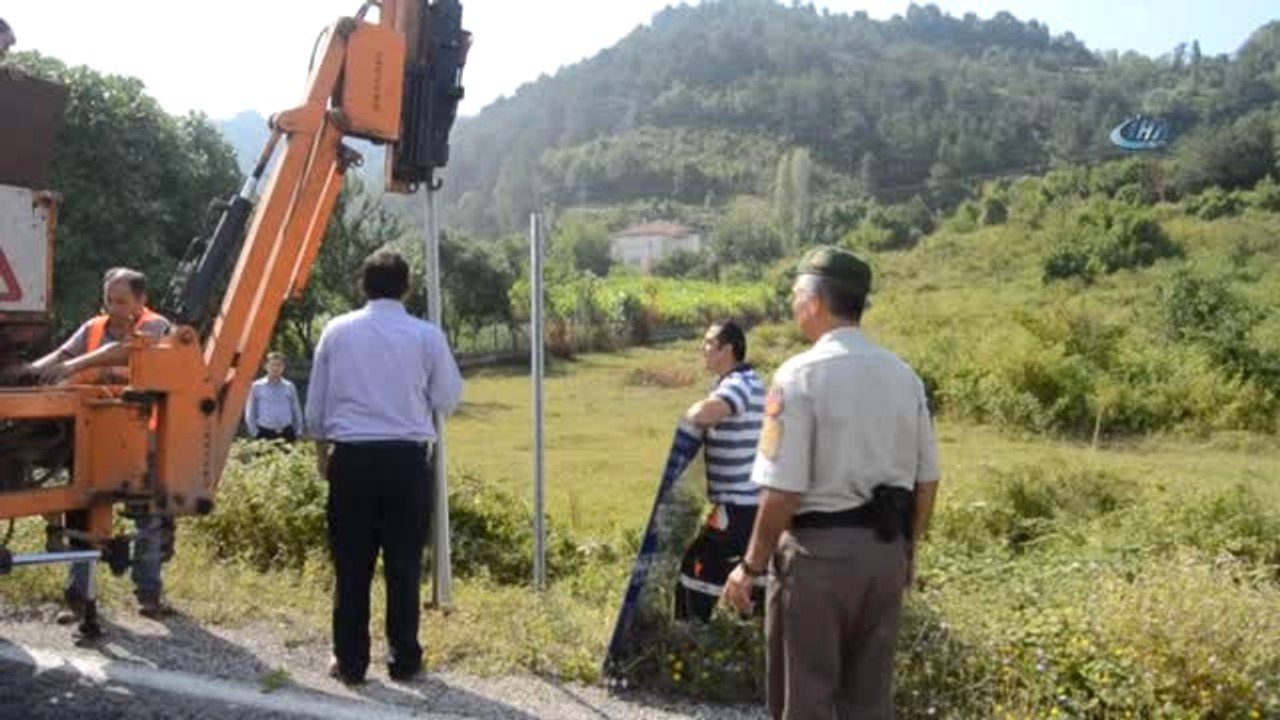 Jandarma Trafik Timinden Hayat Kurtaran Emniyet Kemeri Uyarısı