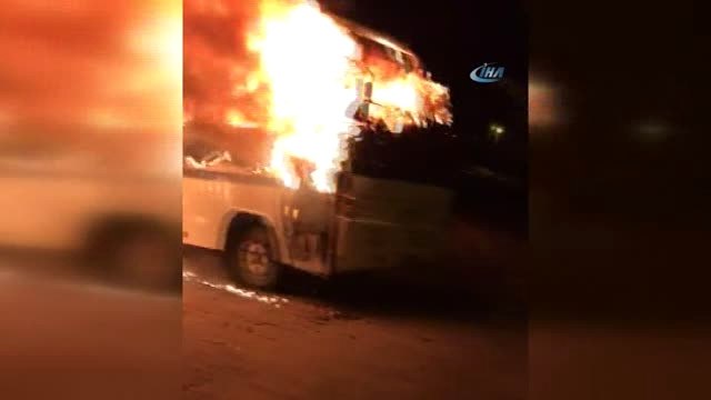 Silivri'de Park Halindeki 4 Araç Alev Alev Böyle Yandı