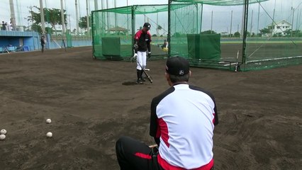 プロ24年目のキャンプイン！福浦和也の練習にカメラが接近【広報カメラ】