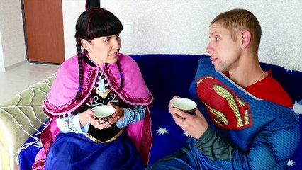 Frozen Elsa’s GROSS FEET! w⁄ Spiderman Joker Doctor BUGS Candy! Funny Superhero Video