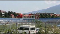 Report TV - Kukës, dy të mitur bien nga ura, transportohen në Spitalin e Traumës