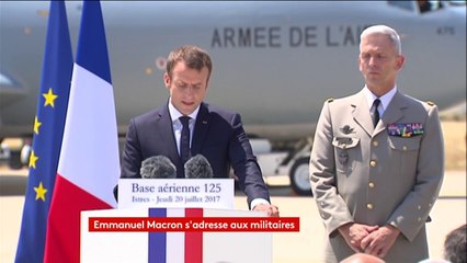 "La sécurité de nos concitoyens réside dans vos missions" : Macron aux militaires d'Istres
