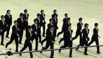 Gösteri Ekibinden Son Derece Nizami Yürüyüş