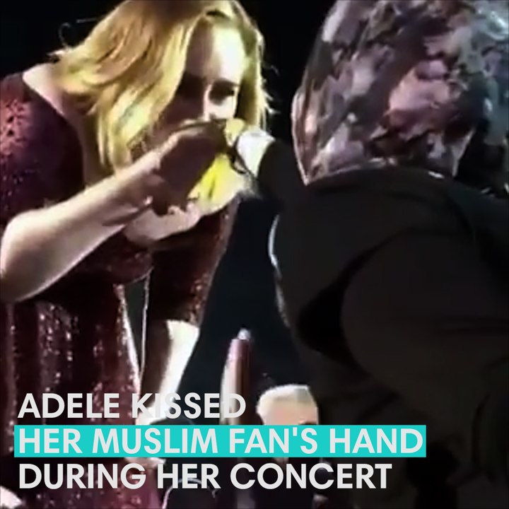 Adele Kissed a Muslim Girl's Hand During her Concert