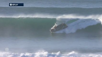 Ce bateau de secours prend la vague en mode surfeur