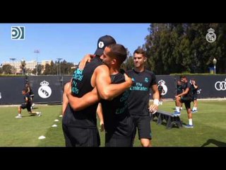 Álvaro Morata se despide de sus compañeros del Real Madrid tras su fichaje por el Chelsea