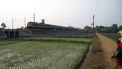 Poorva Express in full glory on Burdwan - Howrah Chord Line
