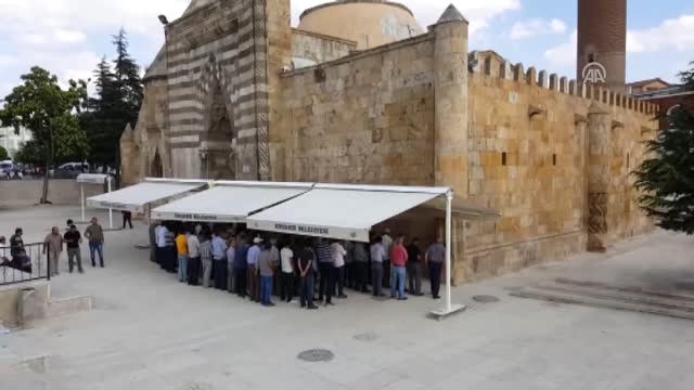 Kızılırmak'a Girerek Boğulan Gencin Cenazesi Toprağa Verildi