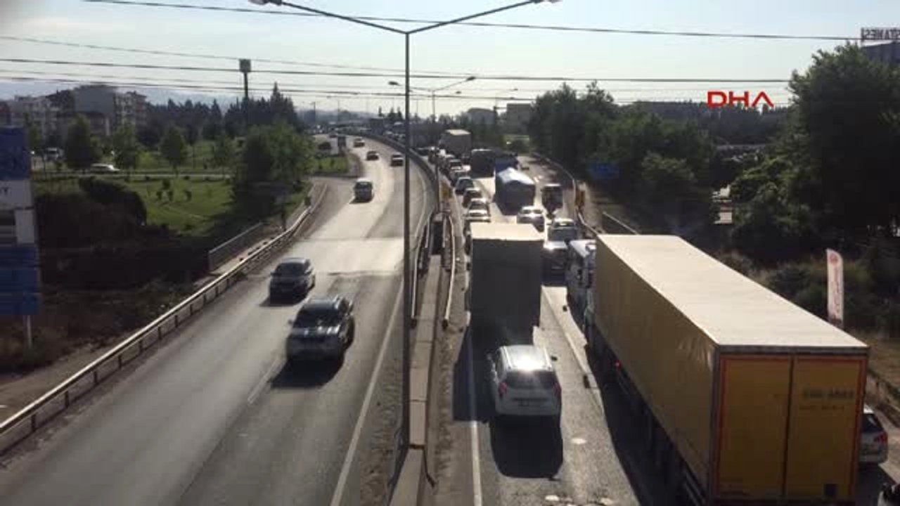 Yalova- Izmit Karayolundaki Çalışma Nedeniyle Trafik Yoğunluğu