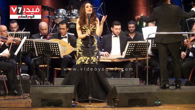 أنغام تغنى واحدة كاملة لايف