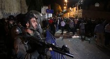 İsrail Polisi, Mescid-i Aksa Kapısındaki Müslümanlara Saldırdı