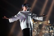 Linkin Park lead singer commits suicide