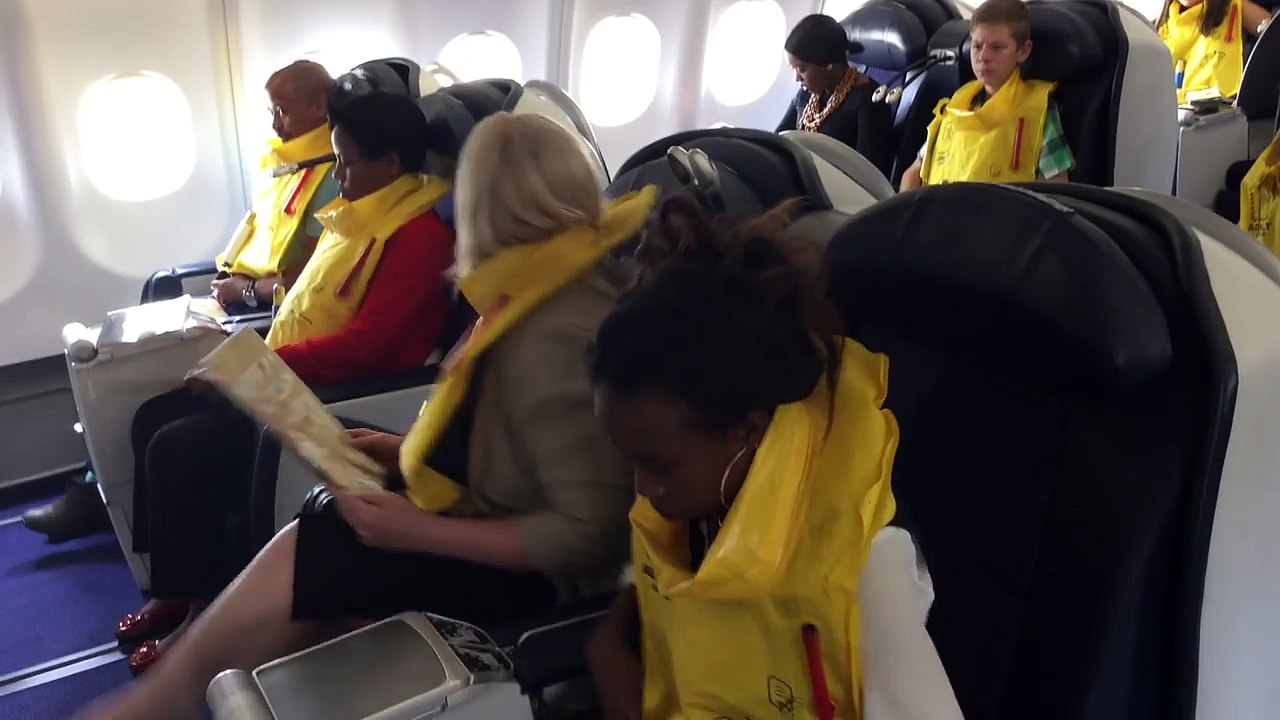 CABIN CREW TRAINING DITCHING   LONG (FULL)  PREPARATION