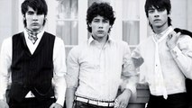 Jonas Brothers - S.O.S. (Lyric Video)