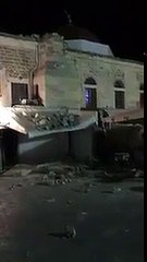 Tarihi caminin minaresi depremde yıkıldı