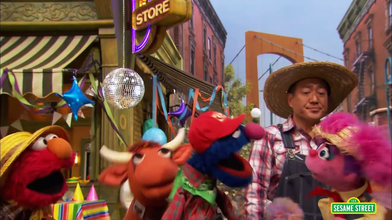 Sesame Street Elmo Sings Old Macdonald Had a Farm video Dailymotion