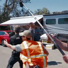 Stephen Curry shoote dans le toit ouvrant d'une voiture