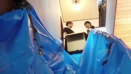 【ドッキリ】帰宅した瞬間に水風船１０００個ウォータースライダーwww