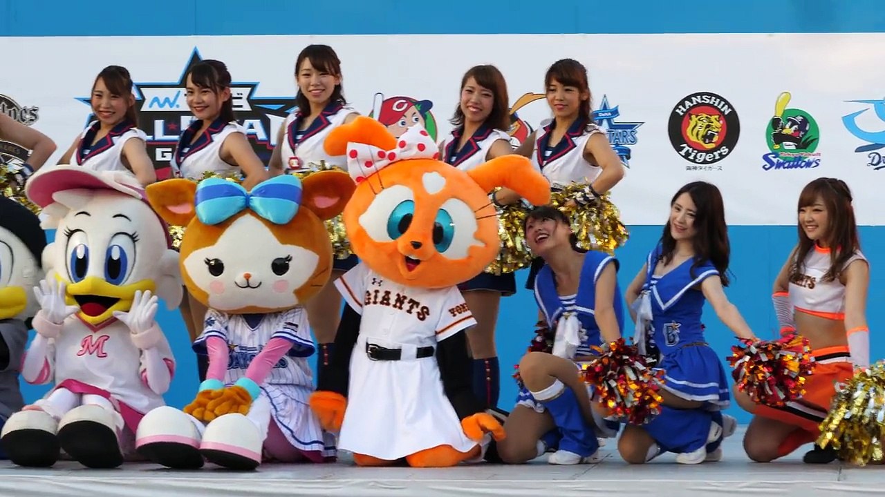 関東5球団チアリーダー&女子マスコット+ズーちゃんハーレム状態での記念撮影