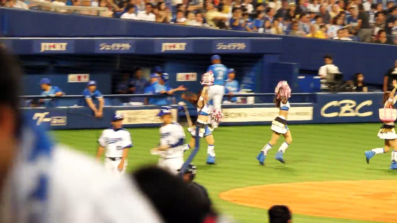 超人気 ドアラに向かってみんなが一斉に手を振ってくれる時♪ 癒し系マスコット