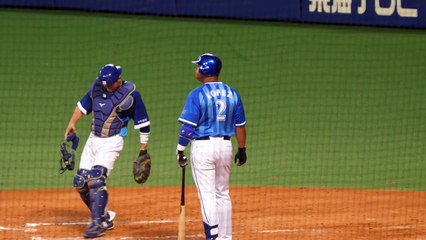 DeNA主砲ロペス ファンの待つレフトスタンドへスリーランホームラン