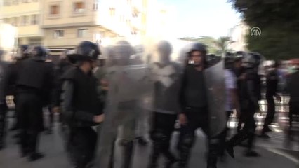 Fas'ın Kuzeyindeki Toplumsal Gerginlik - Askeri Kamyonet Ateşe Verildi - El