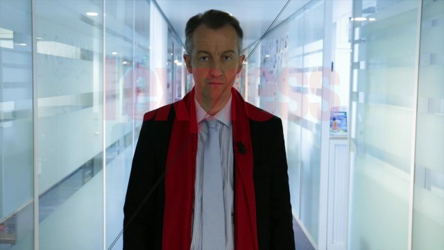 “Le FN doit s’interroger sur la sortie de l’euro”- L’édito de Christophe Barbier.