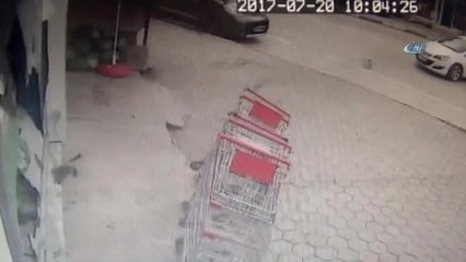 Kontrolden Çıkan Cip Markete Böyle Daldı