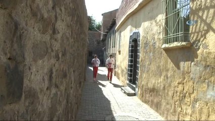 Sur'un Dar Sokaklarında İdman Yapan Kardeşler, Kick Boksta Şampiyon Oldu
