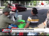 Satpol PP Gusur Puluhan PKL di Kawasan Lapangan Banteng