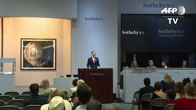 Le sachet à échantillons lunaires de Neil Armstrong vendu $1,8M