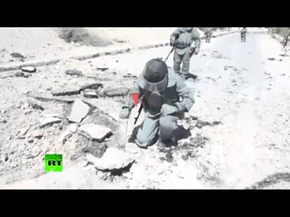 Demining Palmyra: Russian sappers defuse explosive devices in ancient Syrian city