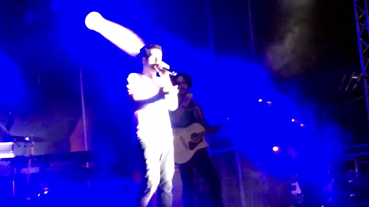 Linkin Park : Amir rend hommage à Chester Bennington et interprète "Numb"