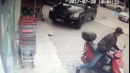 Kontrolden Çıkan Cip Markete Böyle Daldı