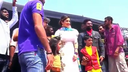 Sunny Leoan Dance And Sapna Choudhary Competiton